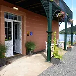 House Hotel